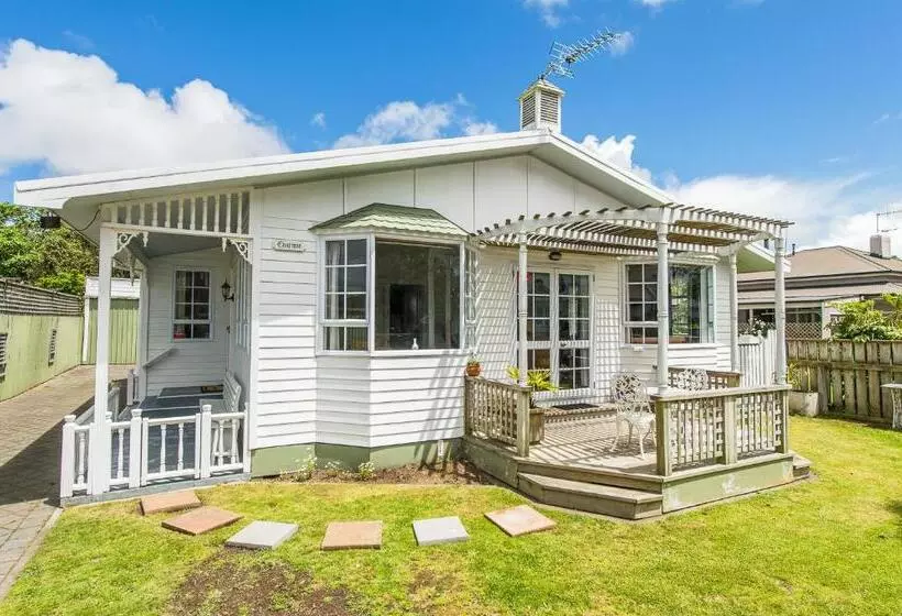 Majatalo Charmae Guest House