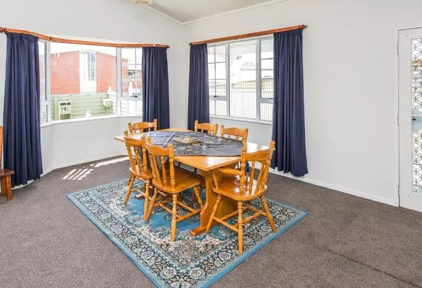 Majatalo Charmae Guest House