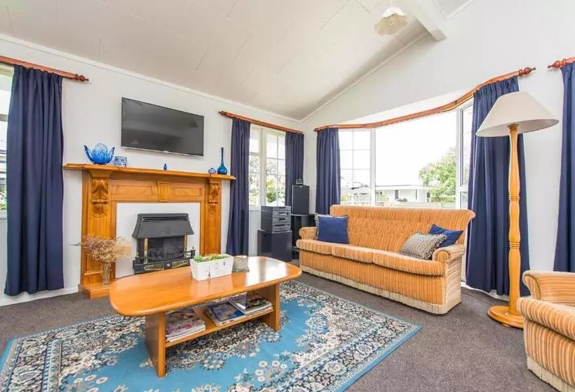 Majatalo Charmae Guest House