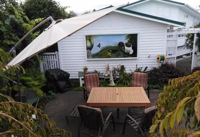 Majatalo Charmae Guest House