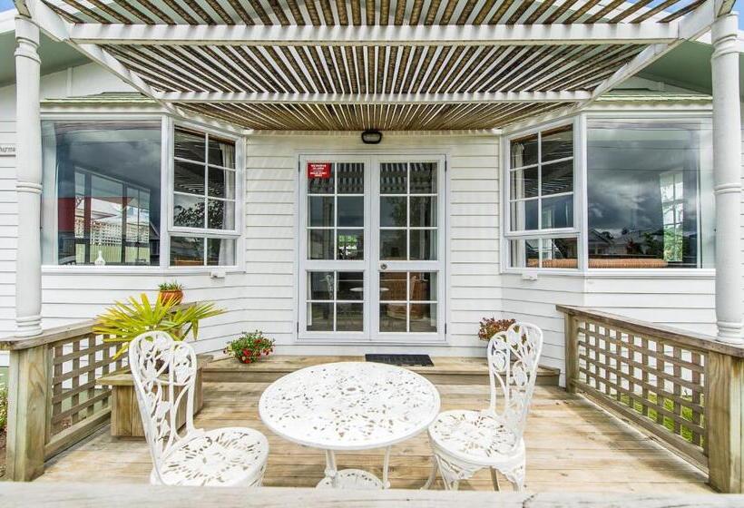 Пансион Charmae Guest House