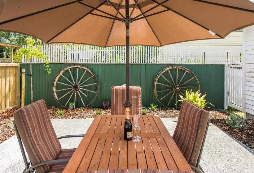 Majatalo Charmae Guest House