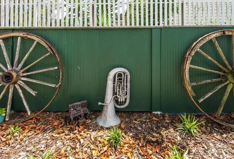 Majatalo Charmae Guest House