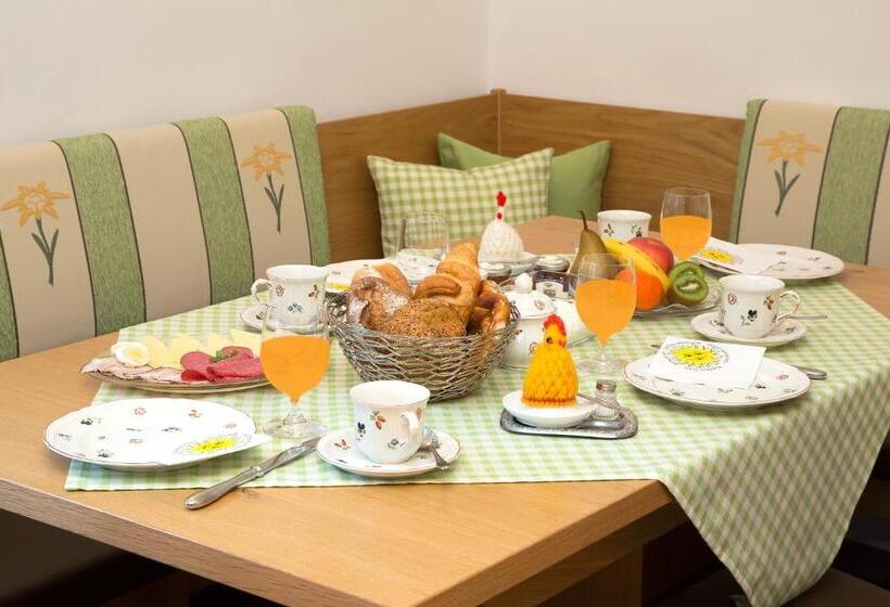 住宿加早餐  Gästehaus Kerschbaum