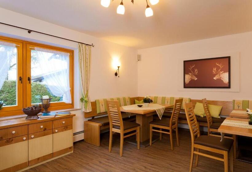 住宿加早餐  Gästehaus Kerschbaum