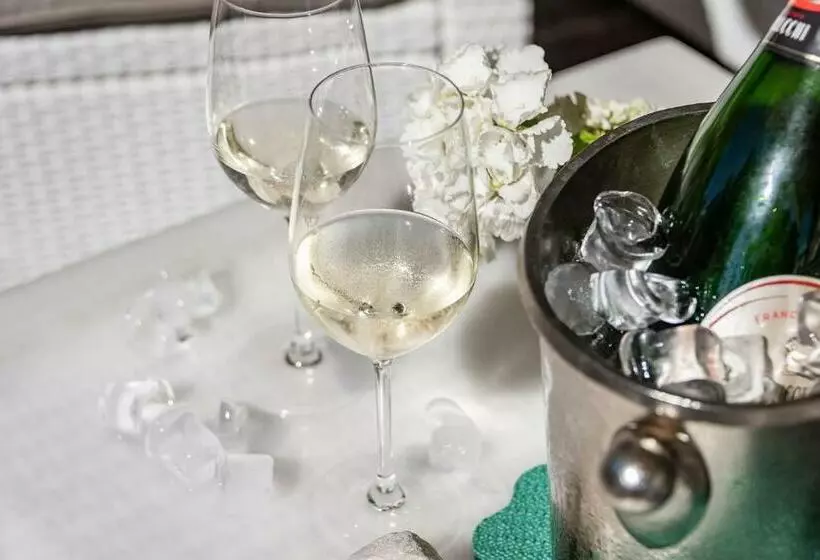 Hotelli Weisse Lilie   Giglio Bianco