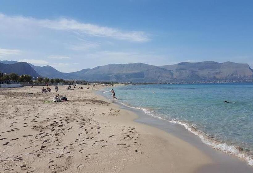 Пансион Arricàmpati Airport Rooms & Bringo Car Rental