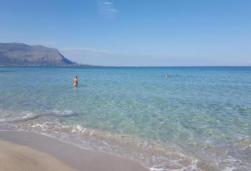 Пансион Arricàmpati Airport Rooms & Bringo Car Rental