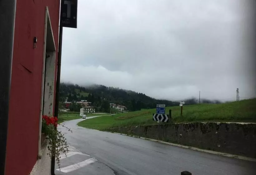 Hotelli Albergo Ciori