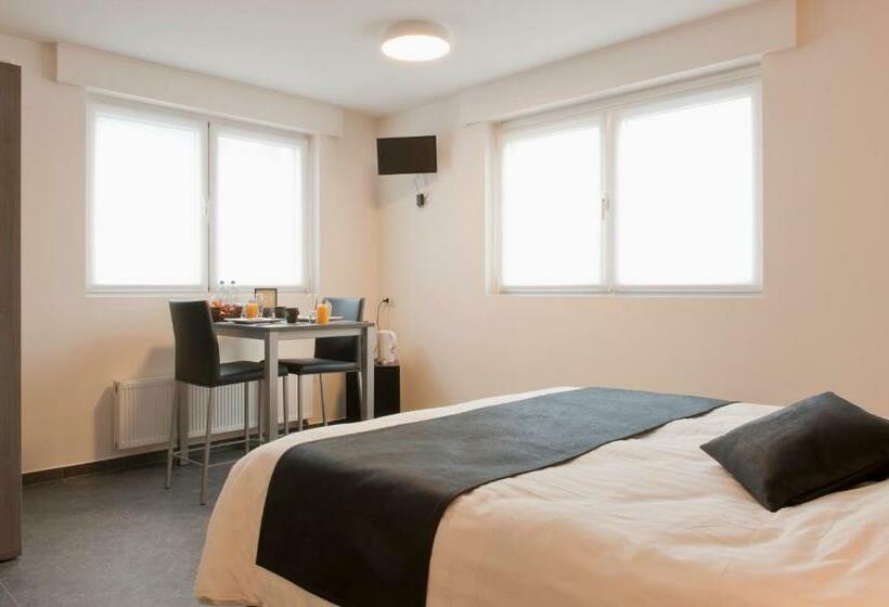 فندق Feestzaal De Kroon