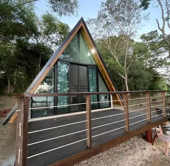 Majatalo Dugong Koh Sukorn