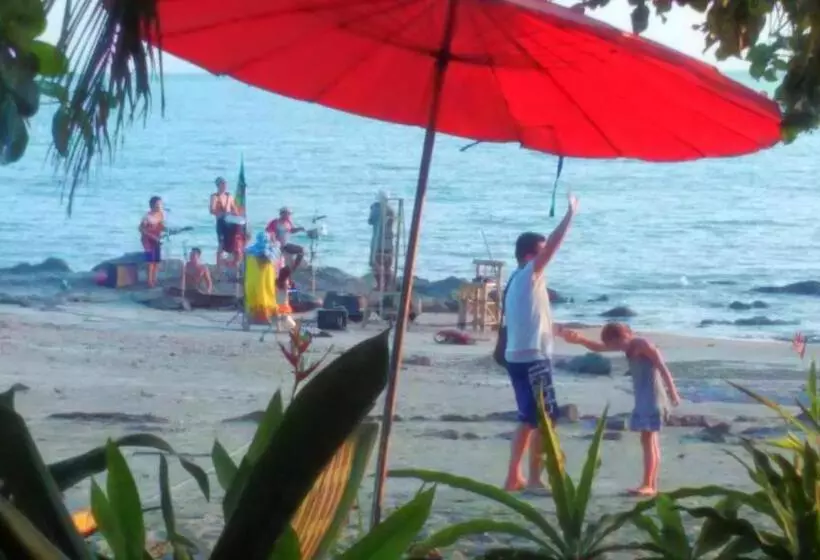 Majatalo Dugong Koh Sukorn