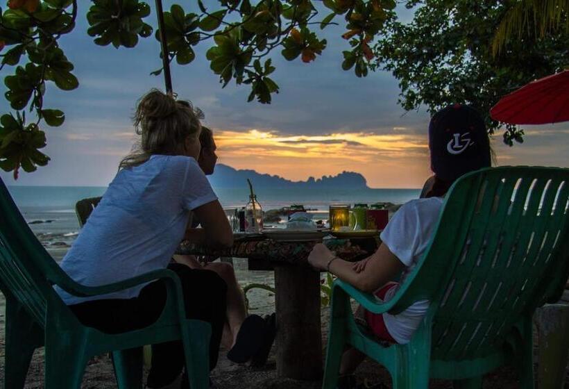 Pensão Dugong Koh Sukorn