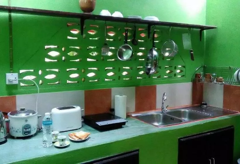 Majatalo Dugong Koh Sukorn