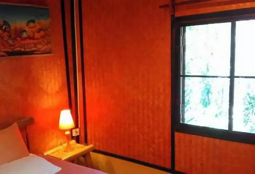 Majatalo Dugong Koh Sukorn