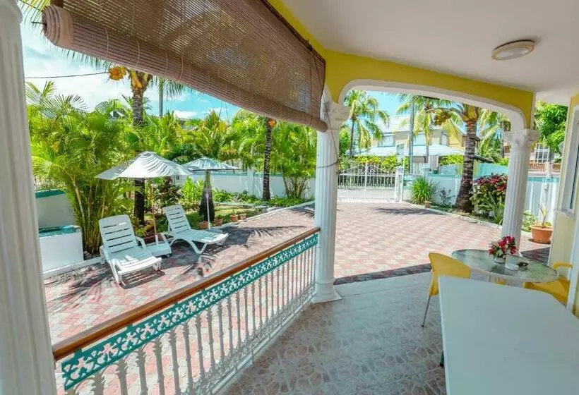 پانسیون Villa Bella Charming Beachfront Guesthouse