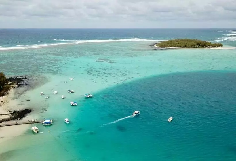 پانسیون Villa Bella Charming Beachfront Guesthouse