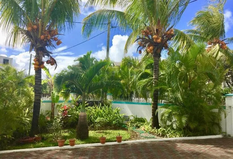 پانسیون Villa Bella Charming Beachfront Guesthouse
