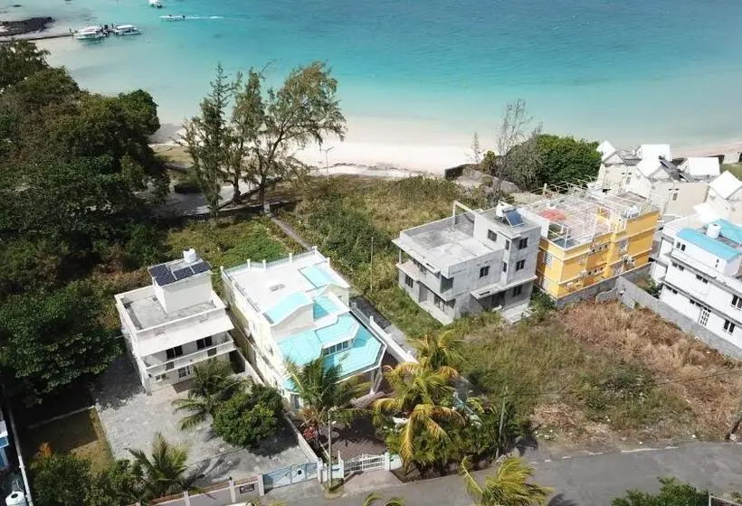پانسیون Villa Bella Charming Beachfront Guesthouse