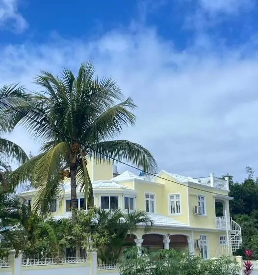 پانسیون Villa Bella Charming Beachfront Guesthouse