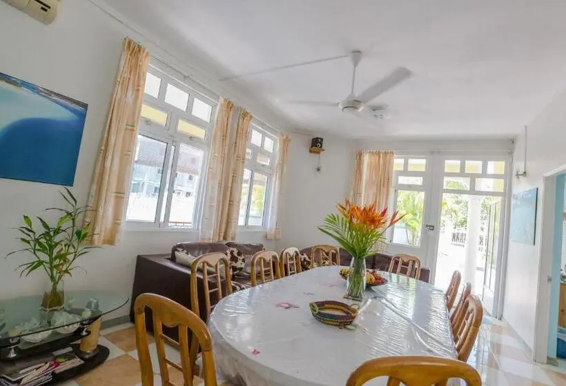 پانسیون Villa Bella Charming Beachfront Guesthouse