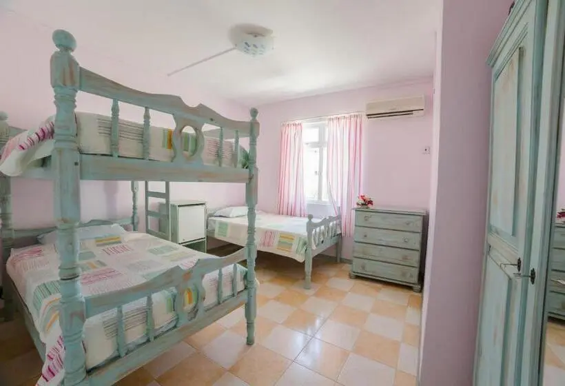 پانسیون Villa Bella Charming Beachfront Guesthouse