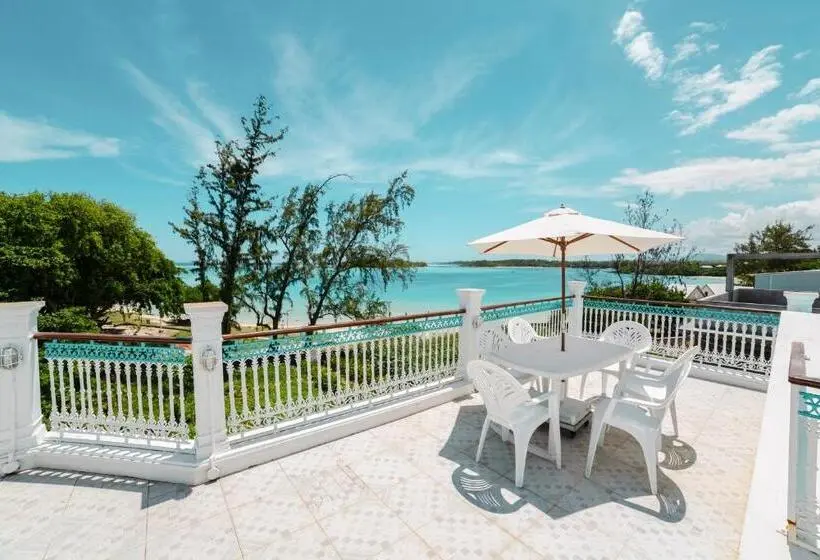 پانسیون Villa Bella Charming Beachfront Guesthouse