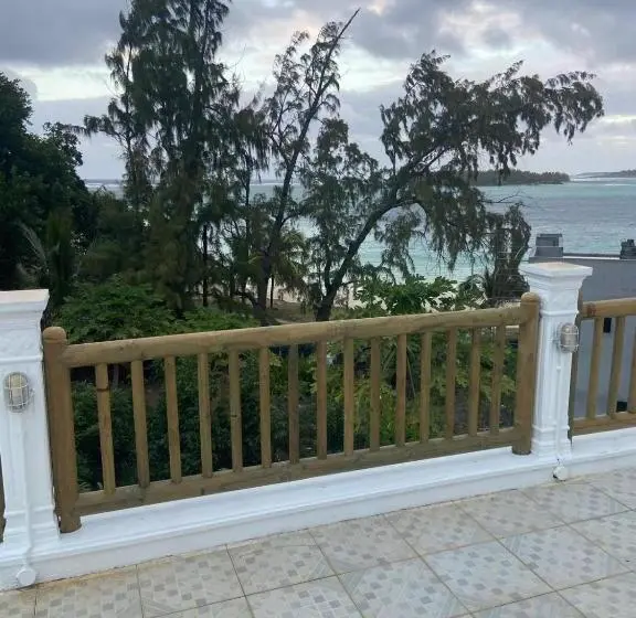پانسیون Villa Bella Charming Beachfront Guesthouse