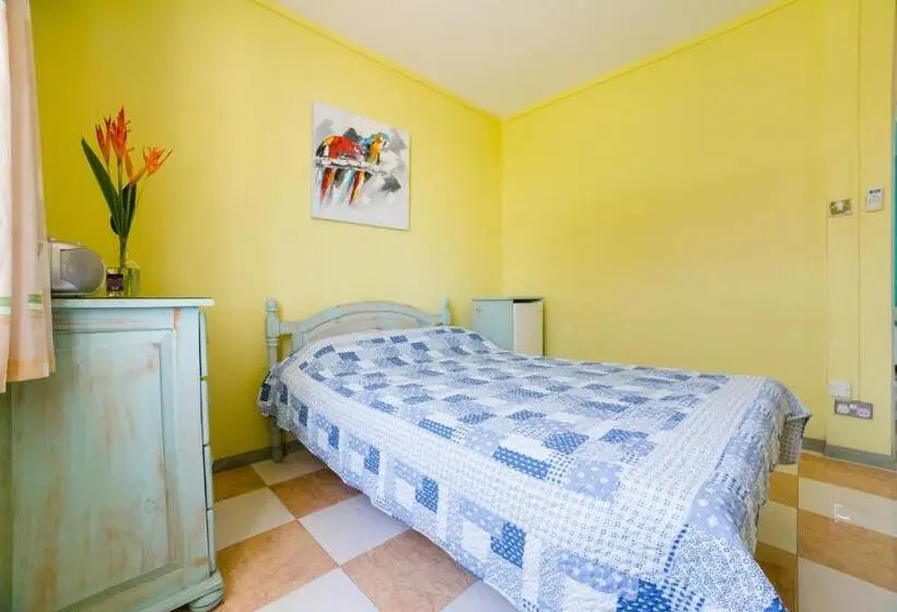 پانسیون Villa Bella Charming Beachfront Guesthouse