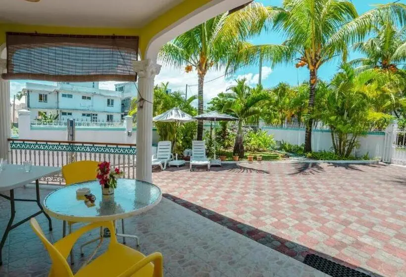 پانسیون Villa Bella Charming Beachfront Guesthouse