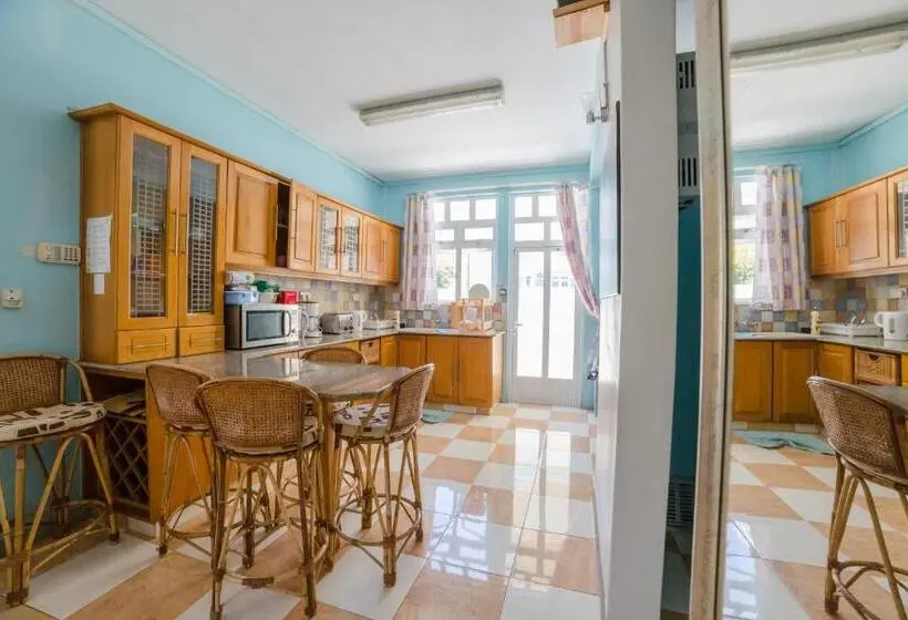 پانسیون Villa Bella Charming Beachfront Guesthouse