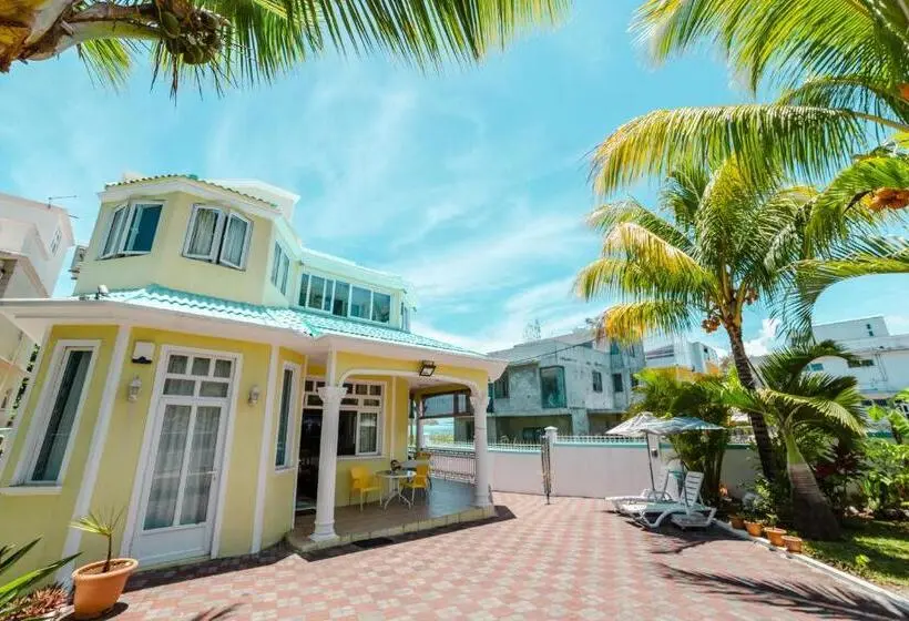 پانسیون Villa Bella Charming Beachfront Guesthouse
