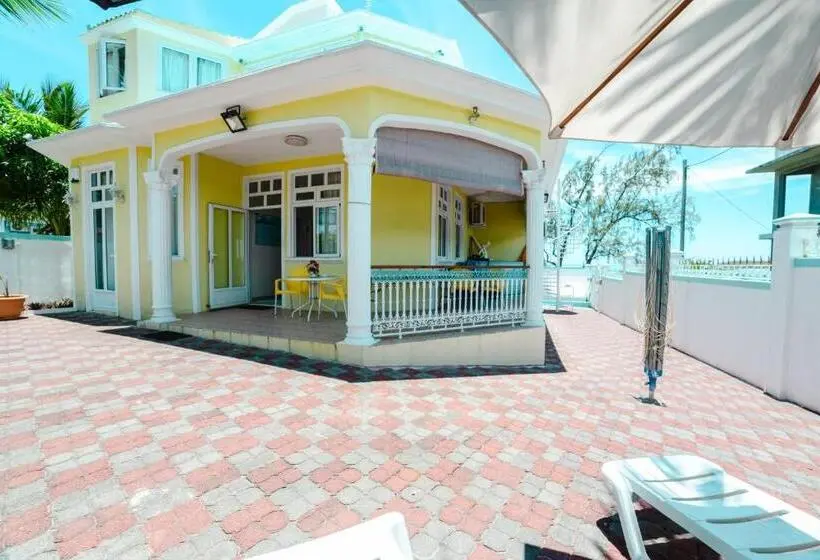 پانسیون Villa Bella Charming Beachfront Guesthouse