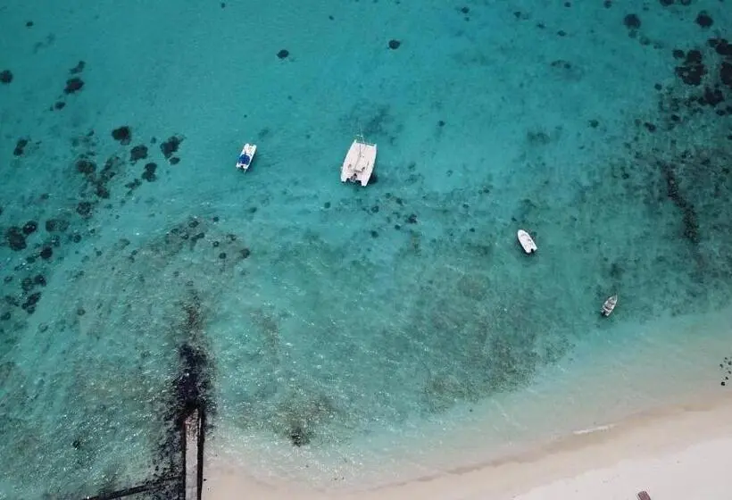 پانسیون Villa Bella Charming Beachfront Guesthouse