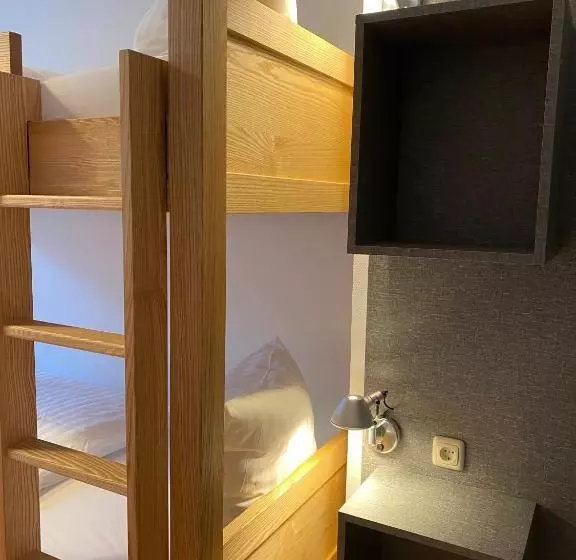 ユースホステル Double B