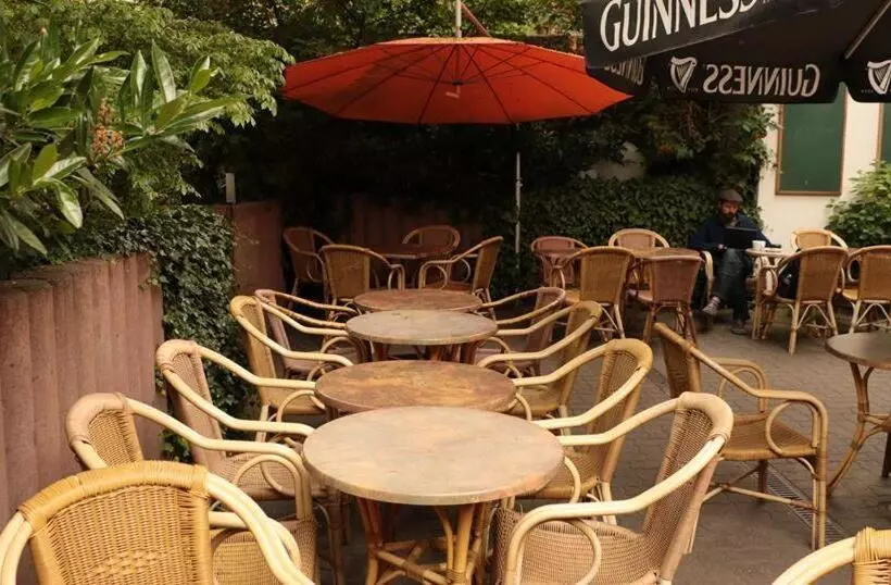 ユースホステル Double B