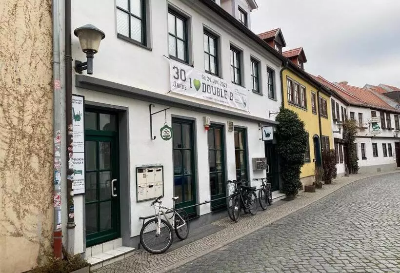 ユースホステル Double B