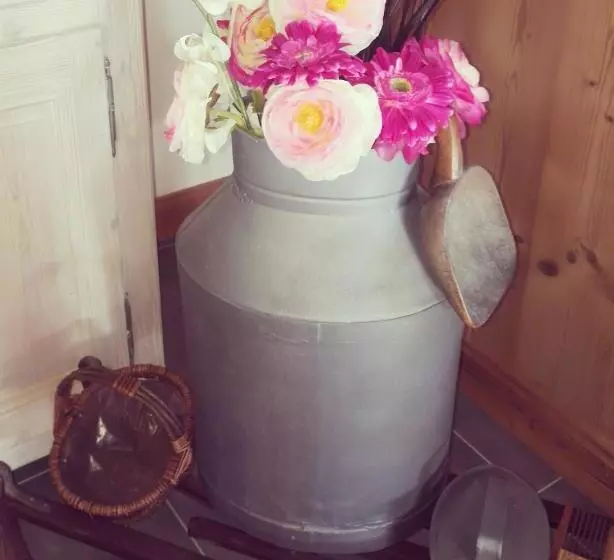 ベッドアンドブレックファースト Chantemerle 1741, Chambres D Hôtes à La Montagne