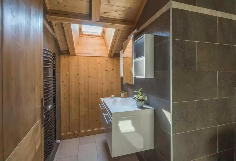 ベッドアンドブレックファースト Chantemerle 1741, Chambres D Hôtes à La Montagne