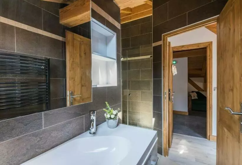 ベッドアンドブレックファースト Chantemerle 1741, Chambres D Hôtes à La Montagne