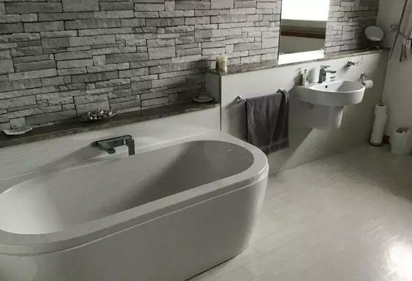 Aamiaismajoitus (B&B) Lathamor