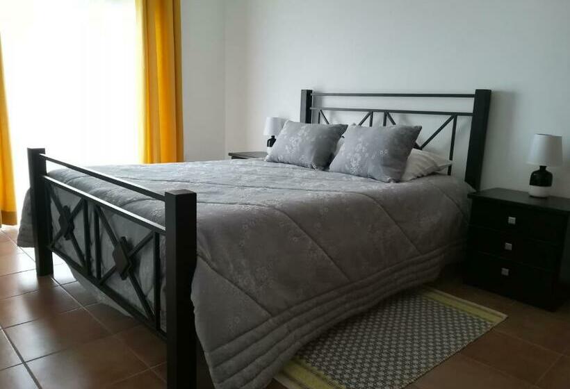 تختخواب و صبحانه Vina S Place