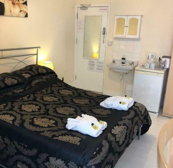 בית מלון כפרי The Mayfair