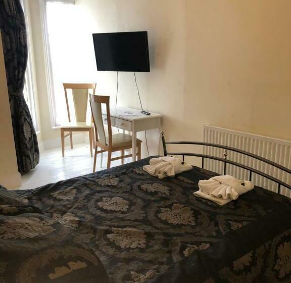 בית מלון כפרי The Mayfair