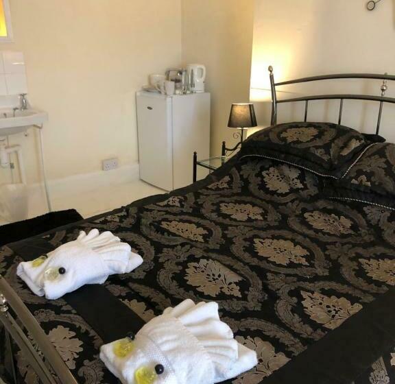 בית מלון כפרי The Mayfair