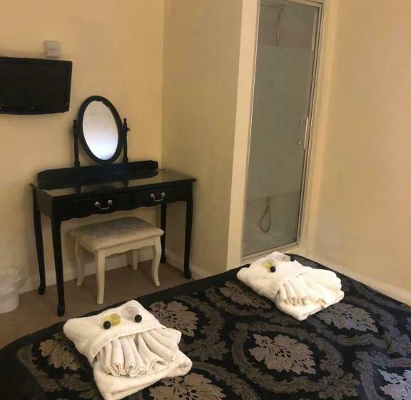 בית מלון כפרי The Mayfair