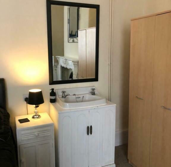 בית מלון כפרי The Mayfair