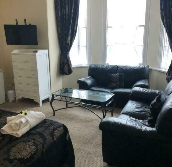 בית מלון כפרי The Mayfair