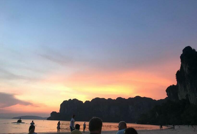 Resort Blanco Hideout Railay   Youth Hostel 18 To 35 Only