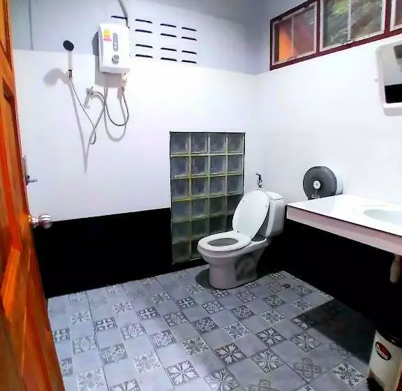 リゾートホテル Blanco Hideout Railay   Youth Hostel 18 To 35 Only